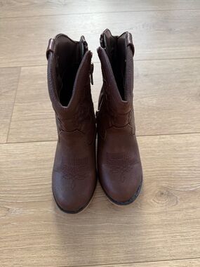 Cat and Jack cowboy boots size kids 9